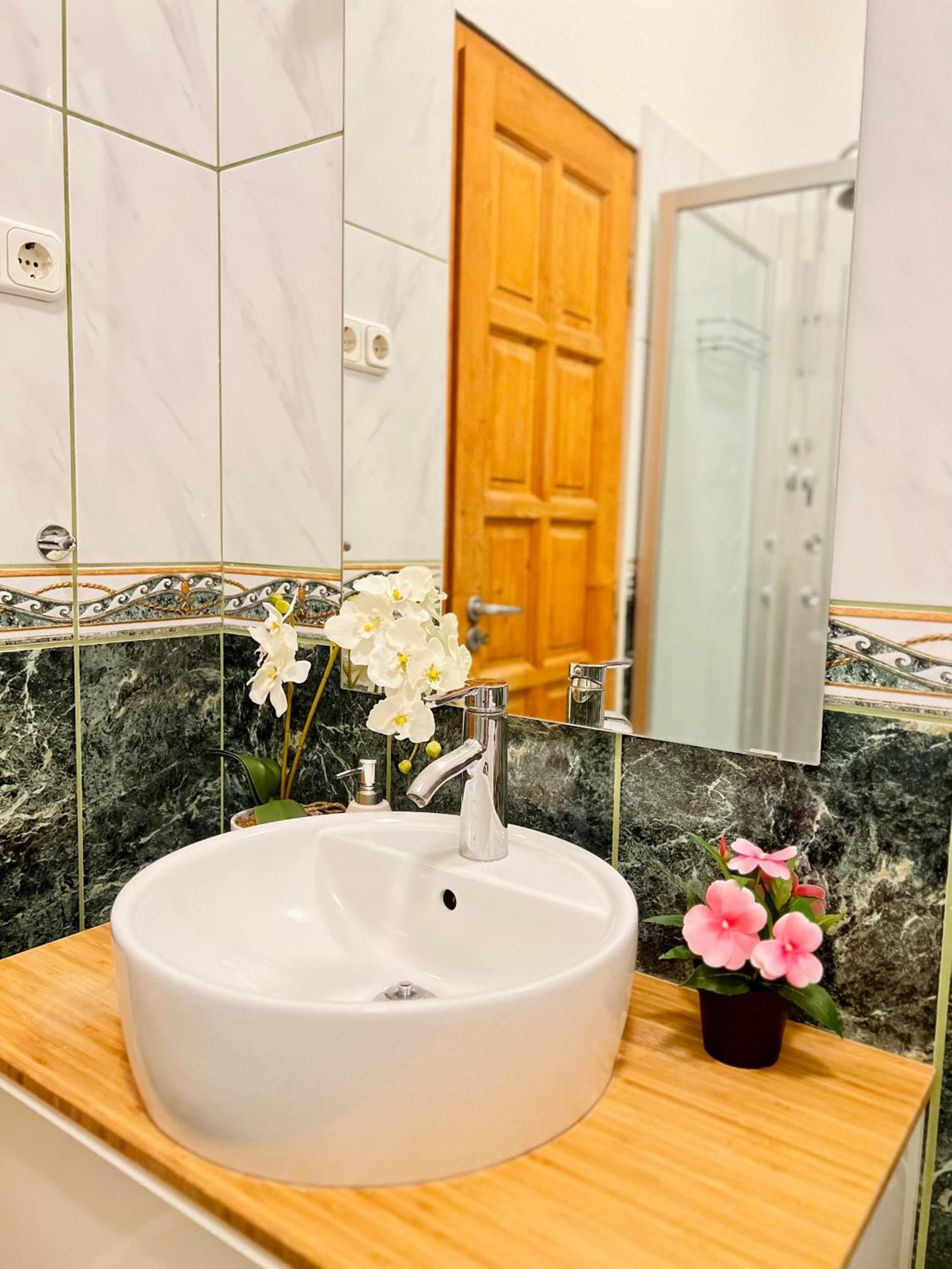 Kerepesi 3 - Opposite Keleti Station Apartment บูดาเปสต์ ภายนอก รูปภาพ