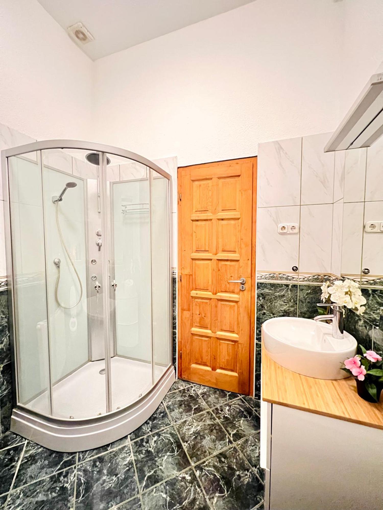 Kerepesi 3 - Opposite Keleti Station Apartment บูดาเปสต์ ภายนอก รูปภาพ
